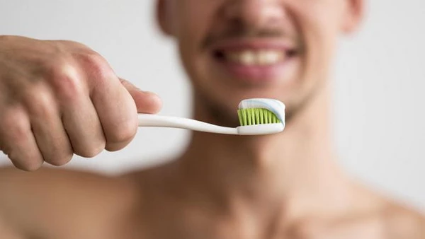 Стоматолог назвал ошибку №1 чистки зубов, которая может привести ...