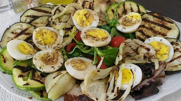 Салат из овощей гриль и яиц: рецепт легкого и полноценного блюда