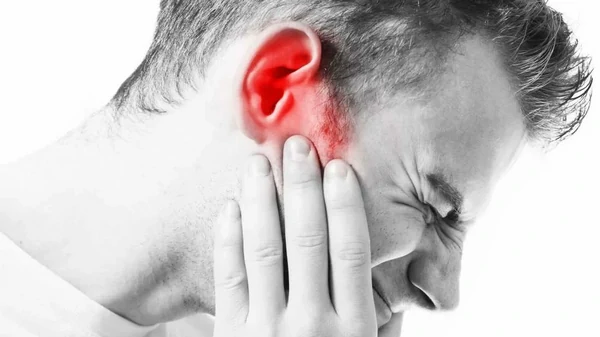 Болит ухо без причины