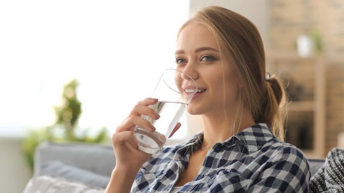 Як мінеральна вода впливає на здоров'я зубів