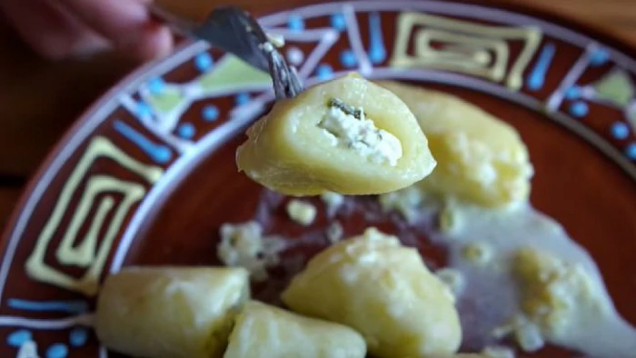 Палюшки с творогом и мачанкой: старинный рецепт вкусных галушек из картофеля