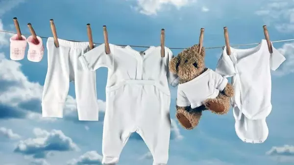 Как отбелить белые вещи от желтых пятен: как обойтись без белья