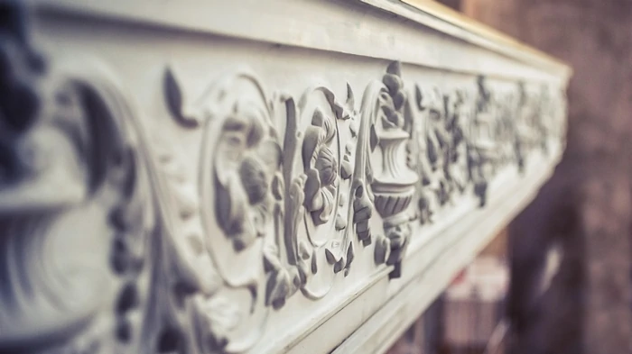 Как использовать лепнину в интерьере, чтобы было не «быкоко», а элегантно