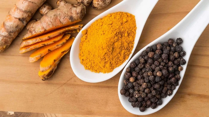 Зачем совмещать куркуму и черный перец