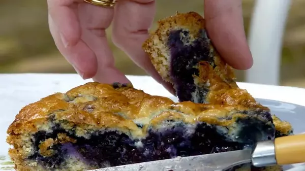 Легкий, но сытный: звездный шеф-повар назвала секретный рецепт черничного пирога