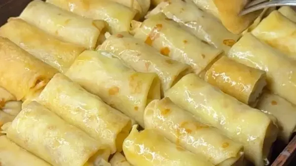 Получается очень много: рецепт мини-налистников с творогом и изюмом