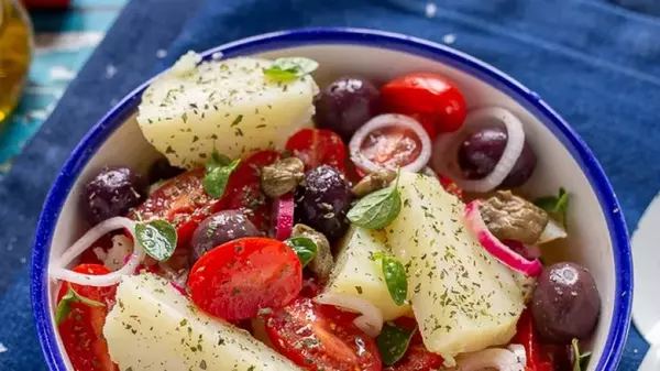 Постное меню: рецепт вкусного картофельного салата с оригинальными ингредиентами