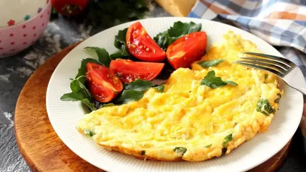 Вкусно, как в ресторане: какой неожиданный ингредиент изменит текстуру омлета