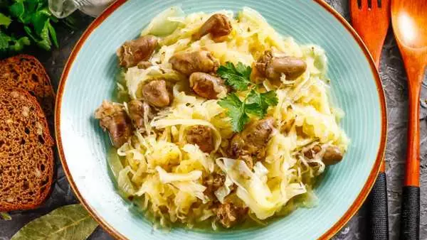 Капуста тушеная с куриными сердечками: рецепт вкусного и бюджетного блюда