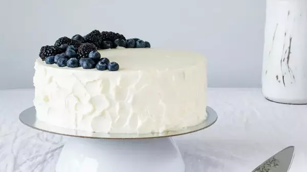 Чем разбавить сгущенку, чтобы получить нежный и вкусный крем на торт: только не сливочное масло