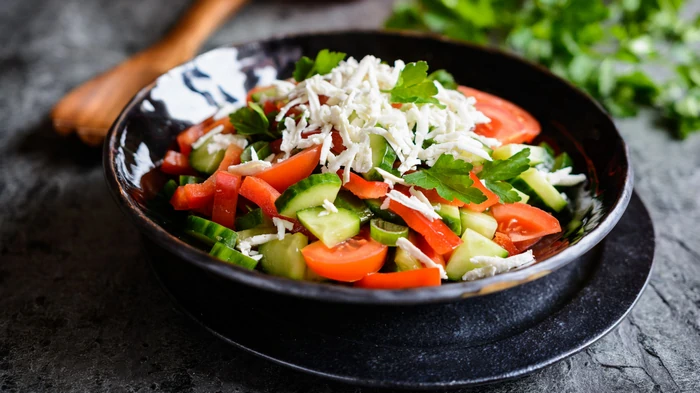 Болгарский способ сделать огурцы в 10 раз вкуснее: такого салата вы еще не делали