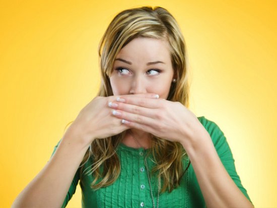 Неприятный запах изо рта: причины и профилактика