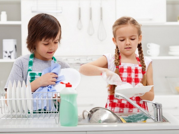 ​Как приучить ребенка помогать по дому