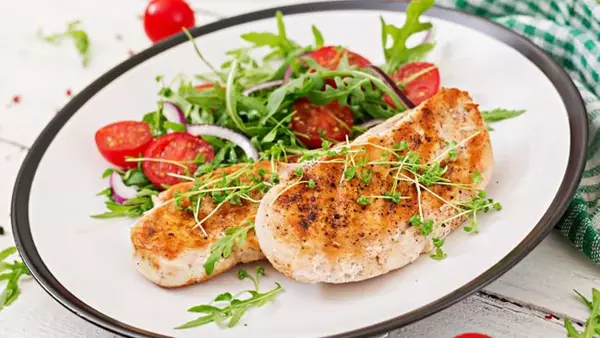 Как приготовить куриную грудку идеально сочной: она будет просто таять во рту