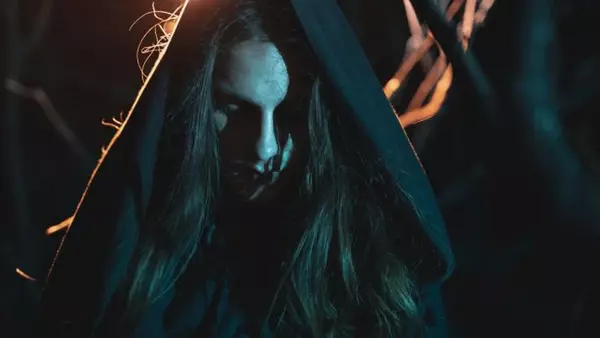 Как распознать женщину-ведьму: каждому надо знать эти 7 народных примет