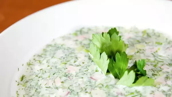 Рецепт окрошки на сыворотке с курицей