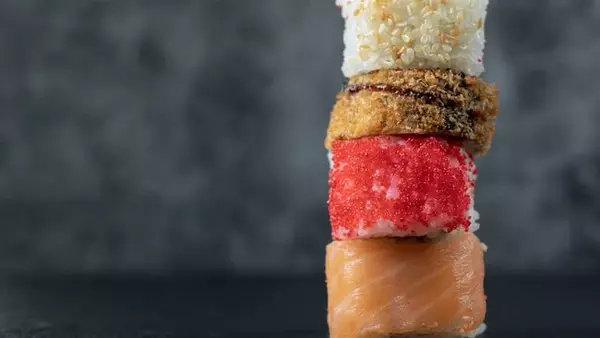 Названа главная опасность суши и роллов, о которой вы даже не догадывались