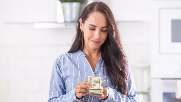 Зарабатываешь больше, чем он? Как не потерять отношения и поддержать партнера: советы психолога