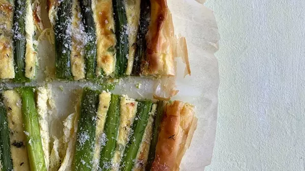 Безглютеновый пирог с рикоттой и спаржей: рецепт на скорую руку