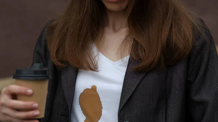 Как убрать пятна от кофе с одежды: действенные советы