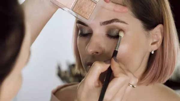 Плюс 15 лет: эти ошибки в макияже безжалостно старят и бросаются всем в глаза