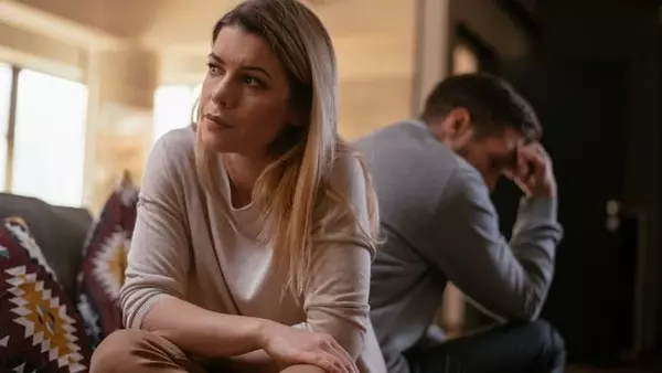 Почему мы уходим от тех, кого все еще любим: эксперт объяснил парадокс