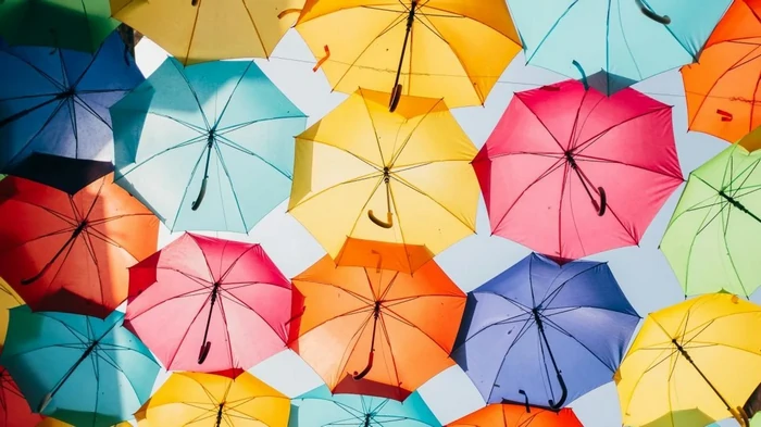 Почему народные приметы запрещают сушить раскрытый зонтик в доме: об этом мало кто знает