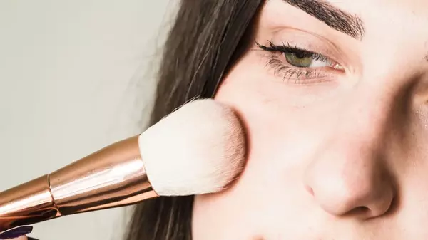 Секреты макияжа: как эффективно скрыть темные круги под глазами