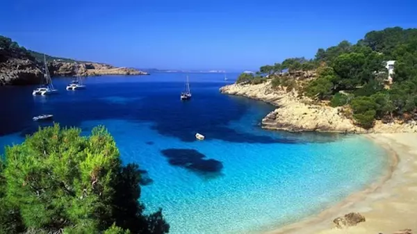 На прекрасном острове в Средиземноморье пляжи как на Ибице: чем еще он хорош для отдыха
