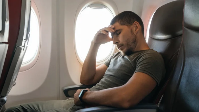 Никогда не надевайте такие вещи в самолет: эксперты объяснили опасность