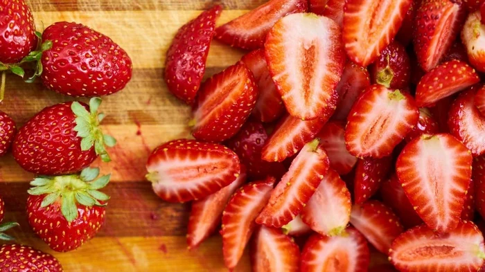 Природный суперфуд: почему стоит есть сейчас много клубники
