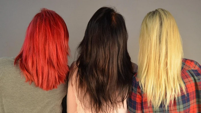 Какой цвет волос может визуально омолодить