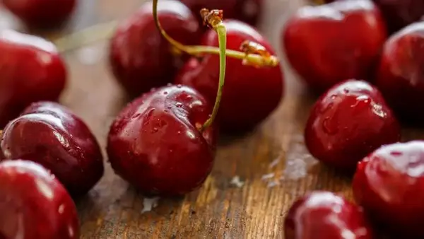 Названы 4 категории людей, кому нельзя есть черешни