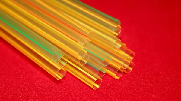 Как достать волосы со слива с помощью трубочки: справится даже ребенок