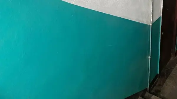 Почему в СССР стены красили в два цвета: и почему только в зеленый или синий