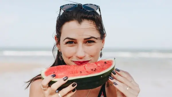 Эти 5 продуктов помогут перенести вам сильную жару и быть в форме