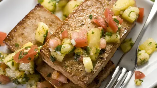 Шашлыки с тофу и пряными огурцами: рецепт интересной закуски