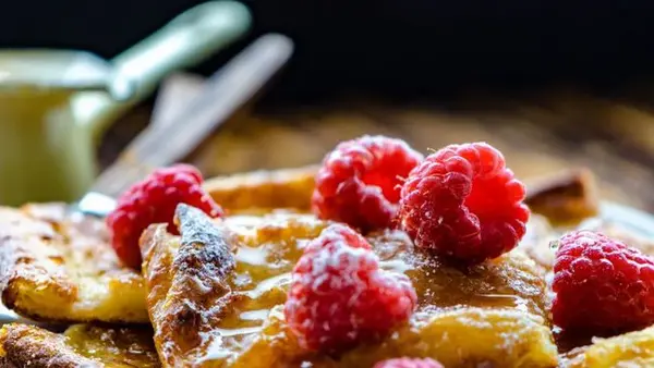 Идеальный десерт в жару: рецепт малинового пирога, который сводит с ума