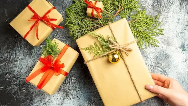 Новогодние подарки для коллег: креативные идеи и практичные решения для укрепления командного духа