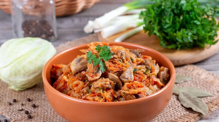 Капуста, тушенная с грибами: рецепт вкусного и полезного гарнира