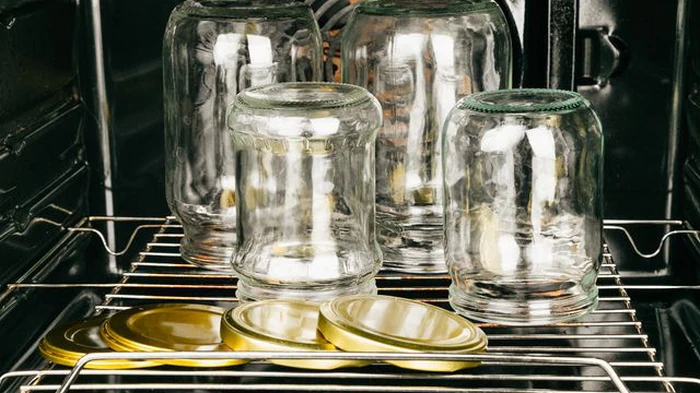 Как лучше стерилизовать банки, чтобы не «взорвались»: минусы и плюсы каждого способа