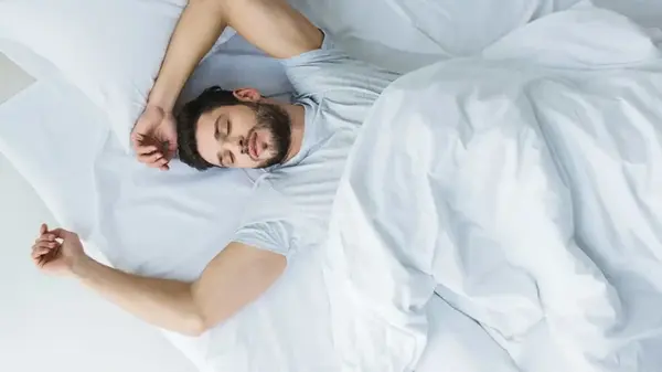 Кондиционера нет, вентилятор не спасает: что делать, если не можете уснуть ночью из-за жары