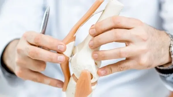 Этот симптом остеопороза появляется в непривычном месте и игнорируется