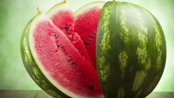 Как выбрать спелый и вкусный арбуз: проверенные методы