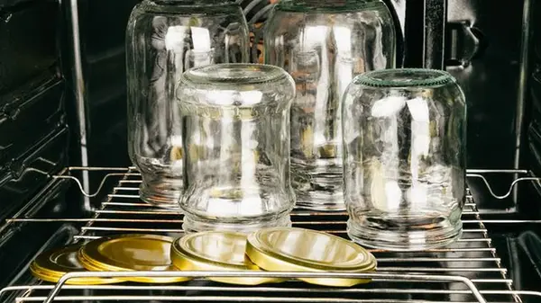 Как лучше стерилизовать банки, чтобы не «взорвались»: минусы и плюсы каждого способа