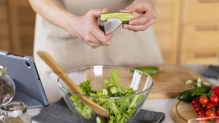 Вот чем надо заправлять салат, чтобы худеть: это не оливковое масло!