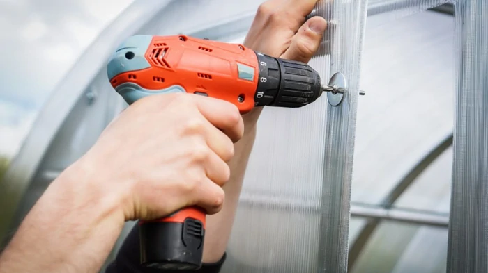 монтажу полікарбонатних конструкцій