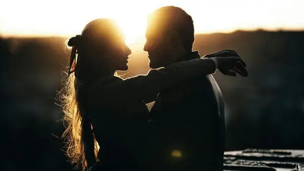 Как ведет себя мужчина, когда ему действительно нравится женщина