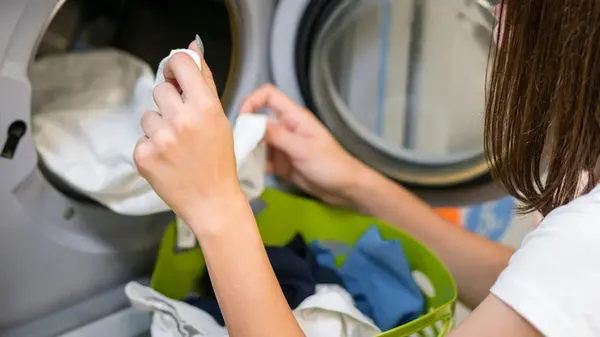 Быстрый режим: что можно постирать за 15–20 минут, а что категорически запрещено класть в барабан