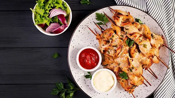 Как приготовить шашлык из курицы в маринаде из йогурта и кетчупа